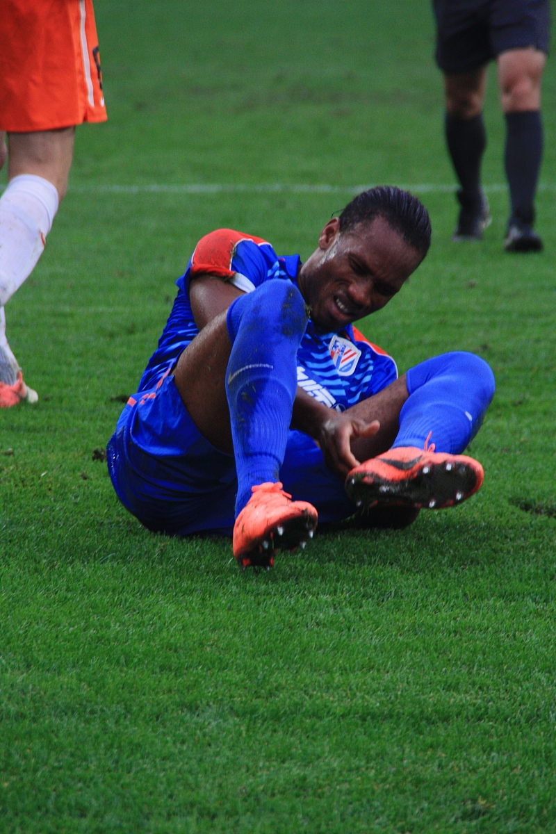 JN体育-包含姆巴佩在曼联比赛中战术调整，败北引发热议！的词条