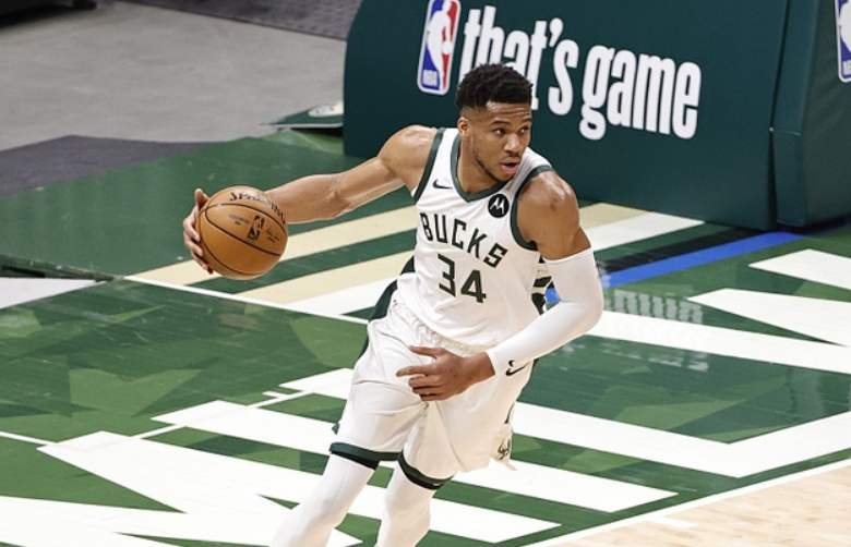 JN体育-Scout迎来五赛季高光表现，雄鹿球迷沸腾！的简单介绍