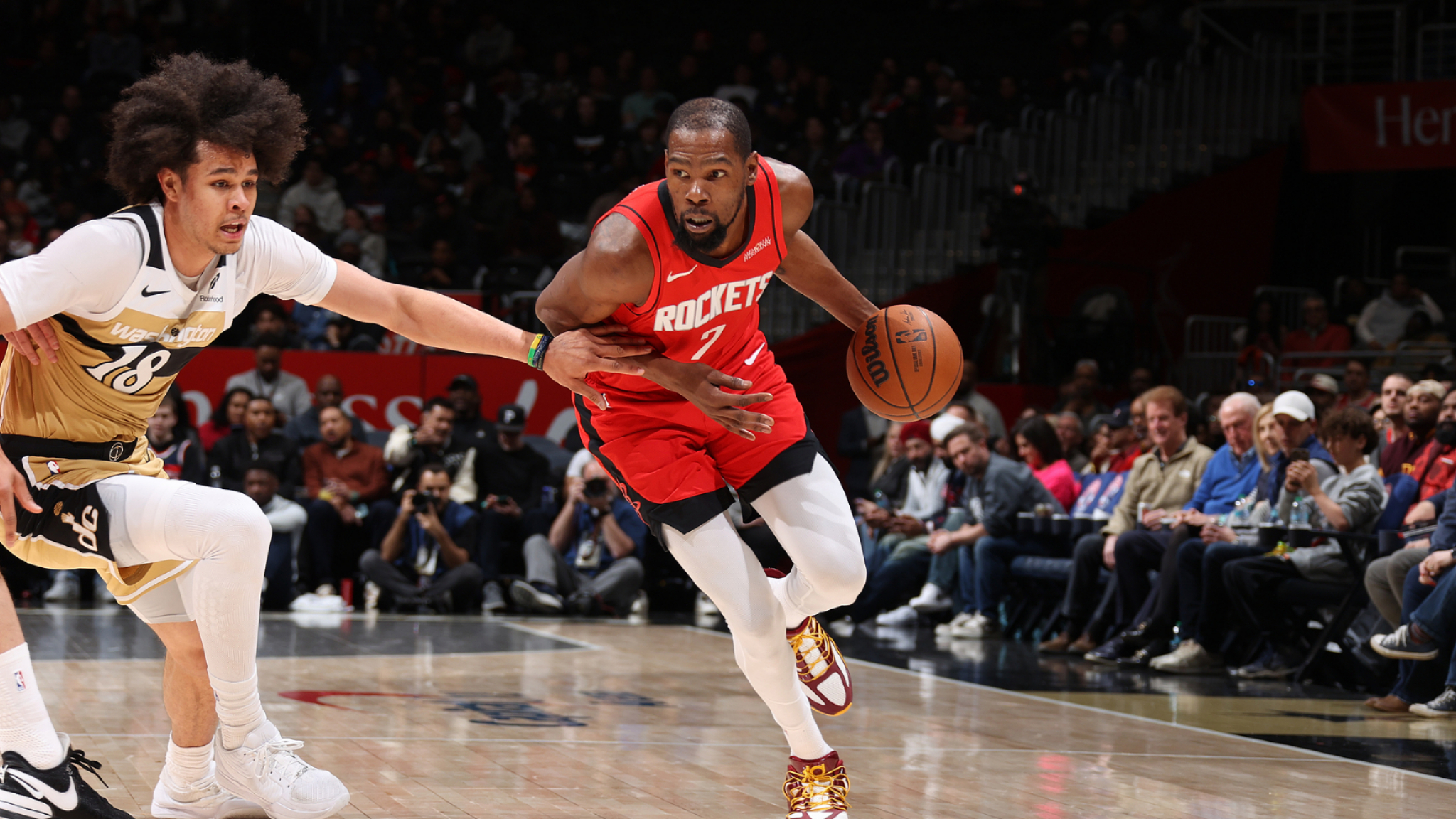 江南体育-包含杜兰特爆冷击败中国队，赛况扑朔迷离引爆全场！的词条